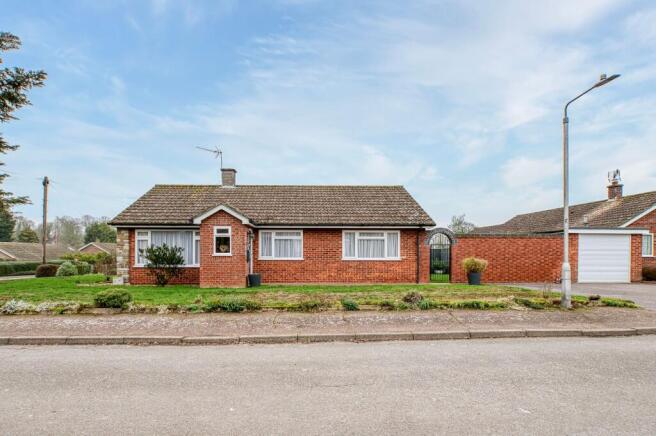 2 bedroom detached bungalow for sale