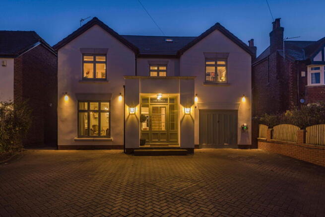 5 bedroom detached house for sale
