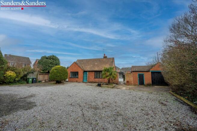 2 bedroom detached bungalow for sale