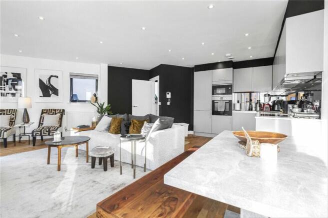 3 bedroom flat for sale