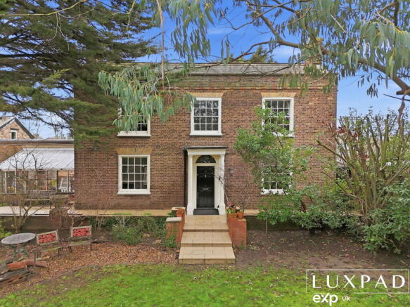 6 bedroom detached house for sale