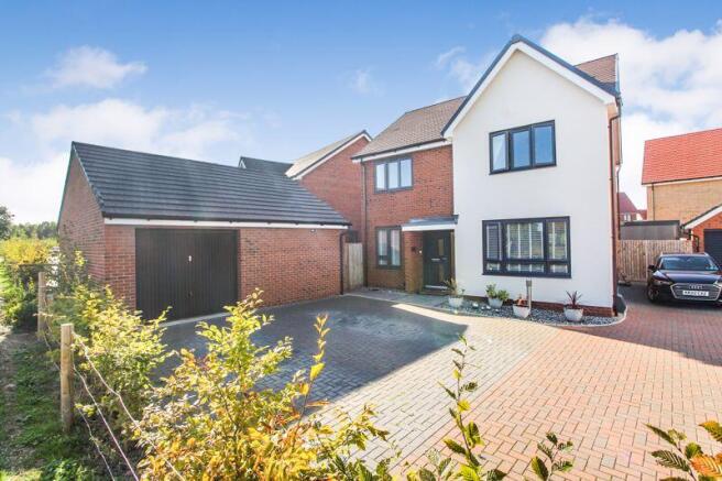4 bedroom detached house for sale