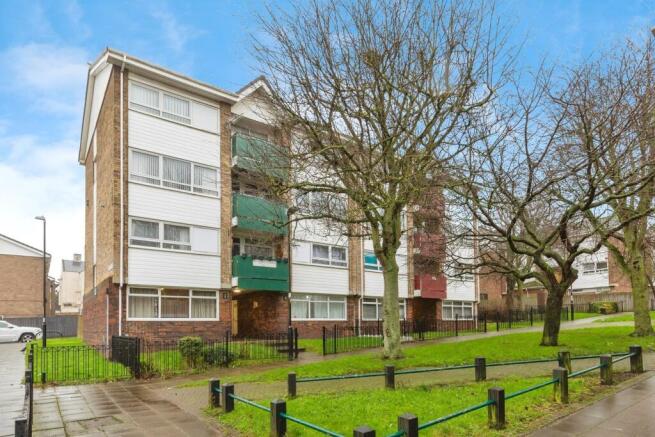 3 bedroom maisonette for sale