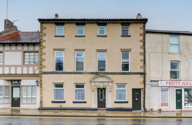 2 bedroom ground floor flat for sale