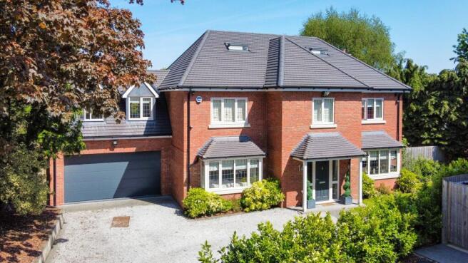 5 bedroom detached house for sale