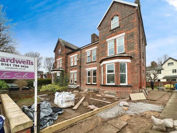 5 bedroom semi-detached house for sale
