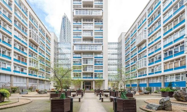 2 bedroom flat for sale