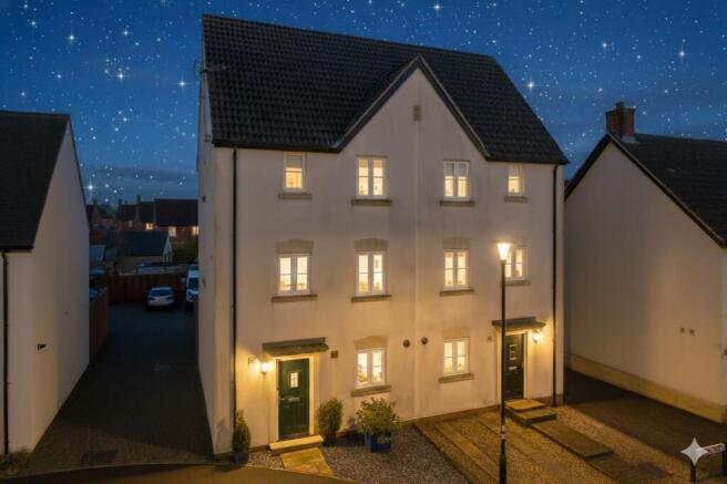 5 bedroom semi-detached house for sale