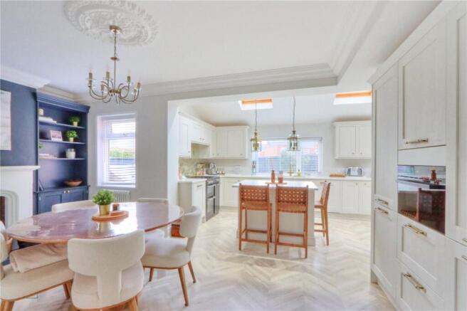 4 bedroom semi-detached house for sale