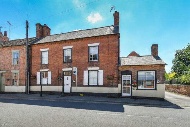 5 bedroom semi-detached house for sale