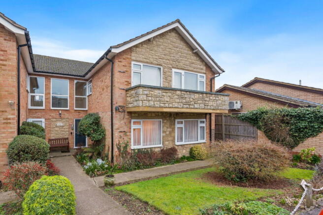 2 bedroom ground floor flat for sale