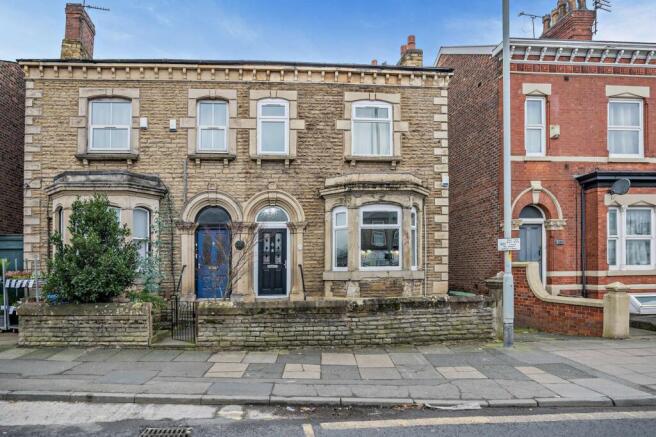 4 bedroom semi-detached house for sale