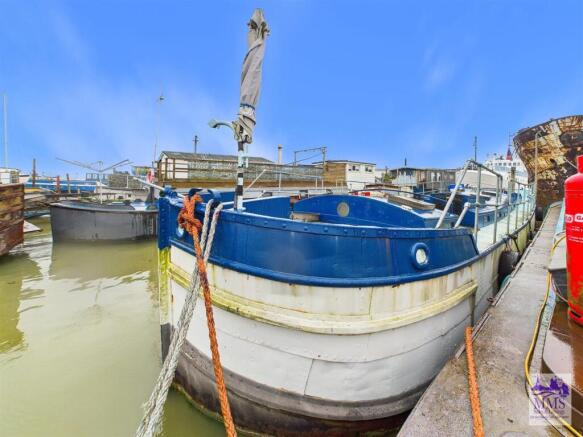 4 bedroom house boat for sale