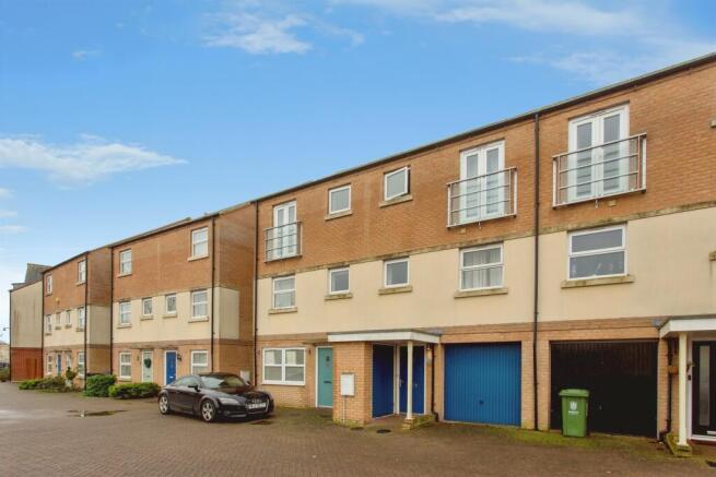 4 bedroom town house for sale