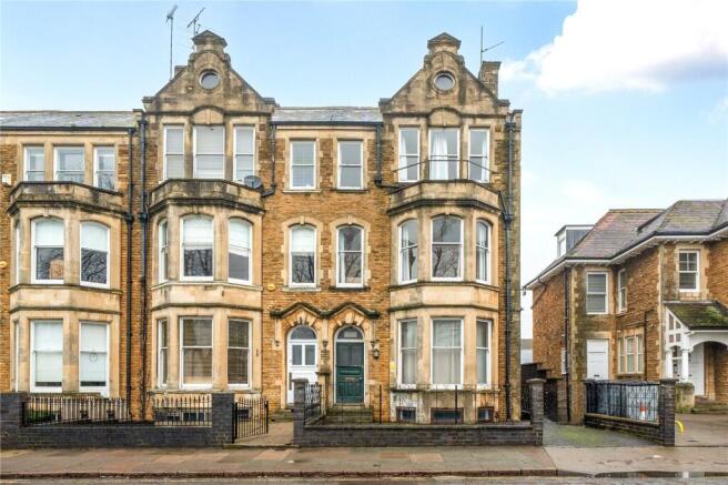 10 bedroom end of terrace house for sale