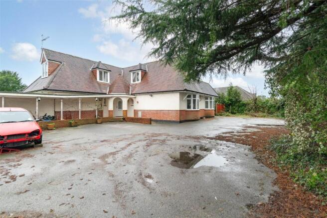 6 bedroom detached house for sale