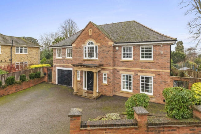 6 bedroom detached house for sale