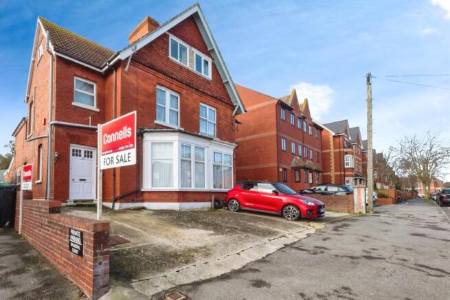 5 bedroom semi-detached house for sale