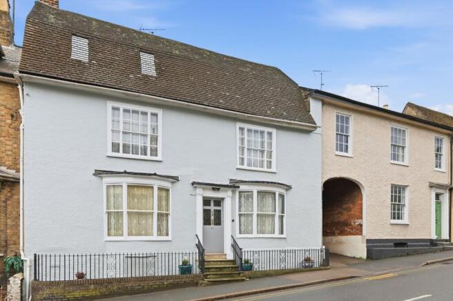 6 bedroom house for sale