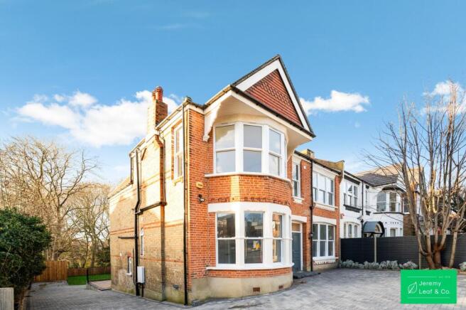 5 bedroom semi-detached house for sale