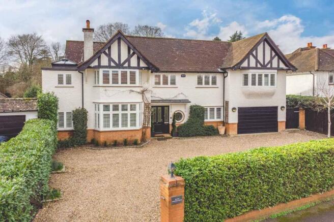 6 bedroom detached house for sale
