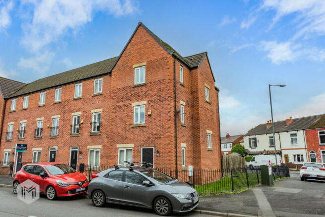 4 bedroom end of terrace house for sale