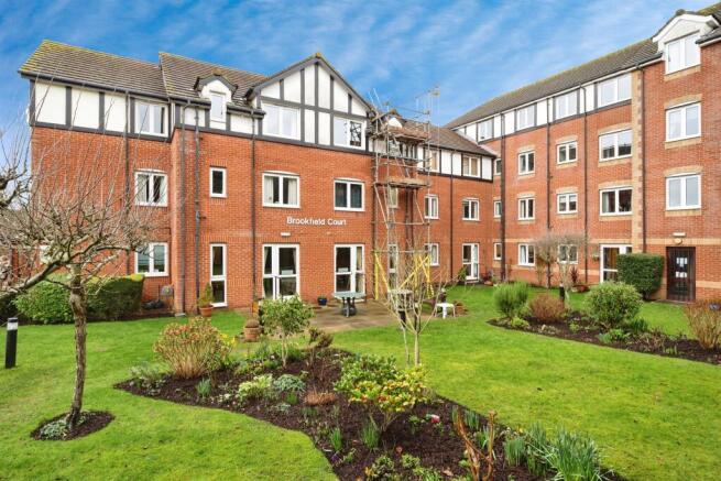 2 bedroom ground floor flat for sale