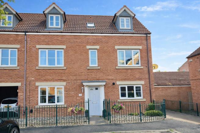 5 bedroom detached house for sale