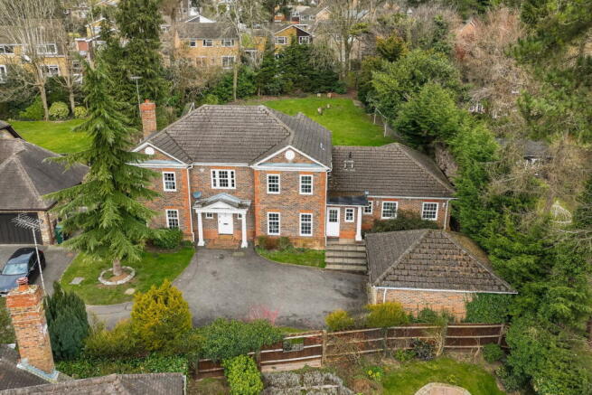 6 bedroom detached house for sale