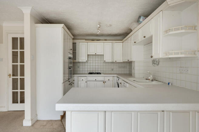 4 bedroom end of terrace house for sale