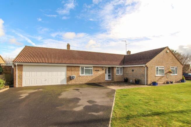 5 bedroom detached bungalow for sale
