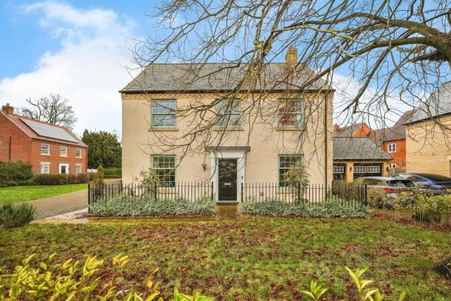 5 bedroom detached house for sale