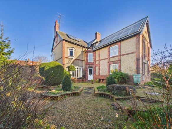 7 bedroom detached house for sale