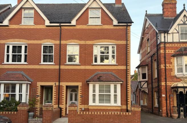 4 bedroom semi-detached house for sale