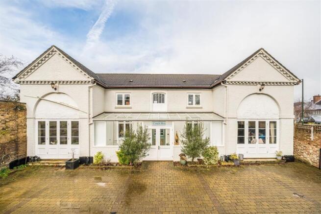 5 bedroom detached house for sale