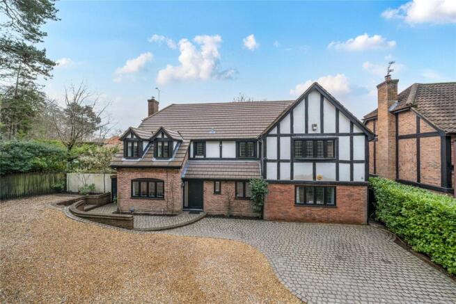 6 bedroom detached house for sale