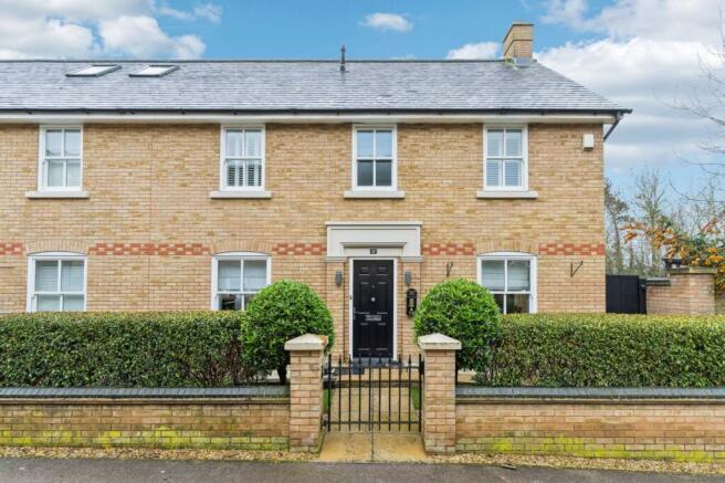 4 bedroom semi-detached house for sale