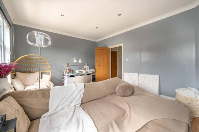 2 bedroom maisonette for sale