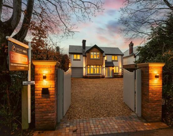 4 bedroom detached house for sale