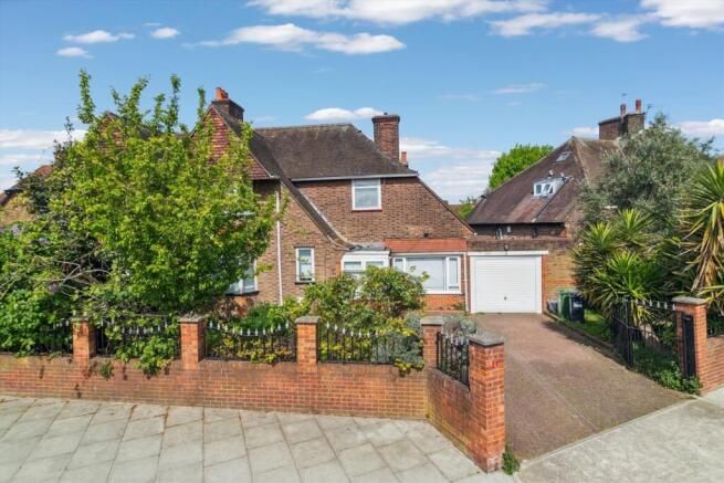 5 bedroom semi-detached house for sale