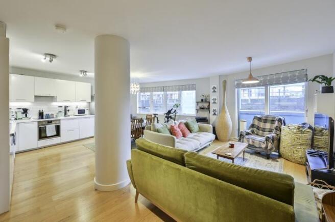 2 bedroom flat for sale