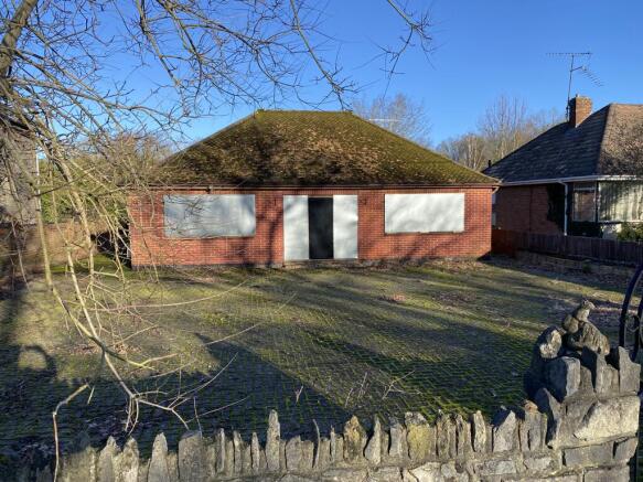 2 bedroom detached bungalow for sale