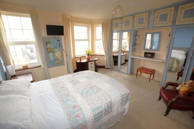 5 bedroom terraced house for sale