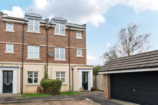 2 bedroom maisonette for sale