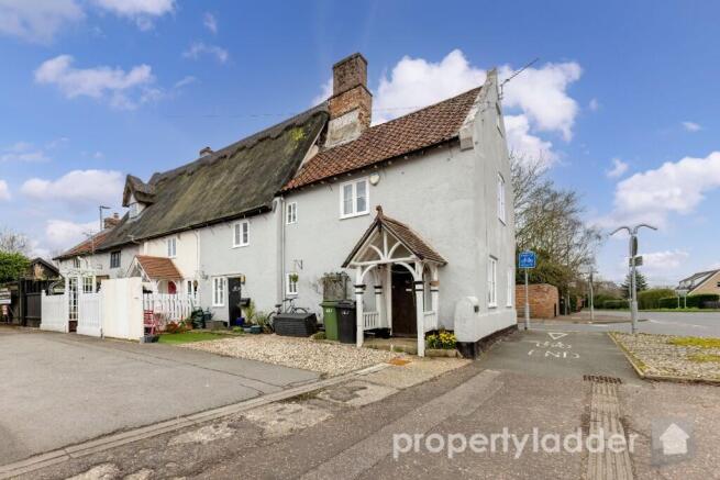 3 bedroom end of terrace house for sale