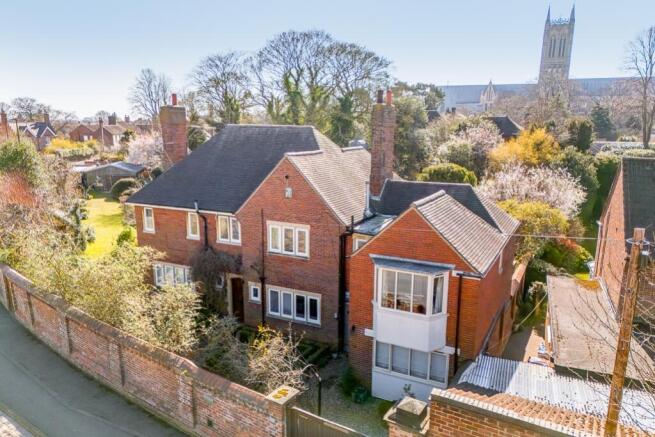 5 bedroom detached house for sale