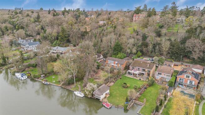 8 bedroom detached house for sale