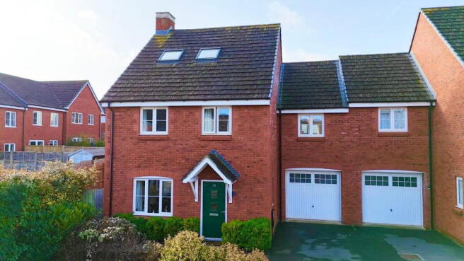 5 bedroom semi-detached house for sale