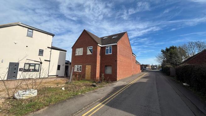 Semi-detached house for sale