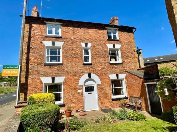 4 bedroom cottage for sale